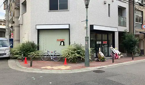 神戸市中央区E様邸・中木剪定・低木刈込 / 施工前