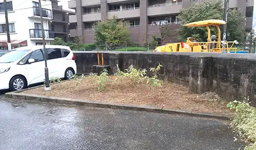 神戸市東灘区・本山第4住宅駐車場様・人力除草 / 施工後